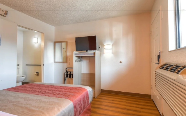 Motel 6 Los Angeles - Harbor City