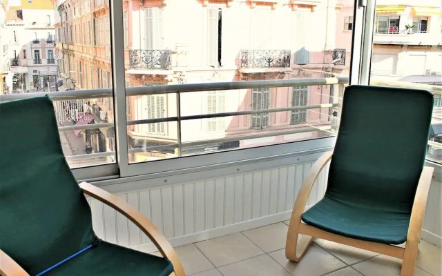 Central 1 Bedroom in Luxurious Residence