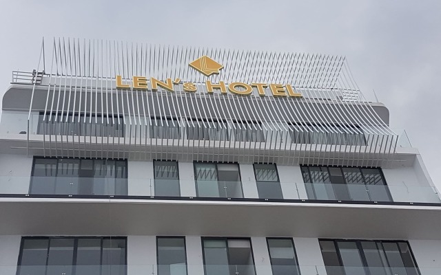 Len's Hotel Далат вид на фасад