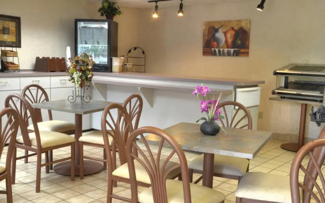 Smoky Mountains Inn & Suites - Cherokee