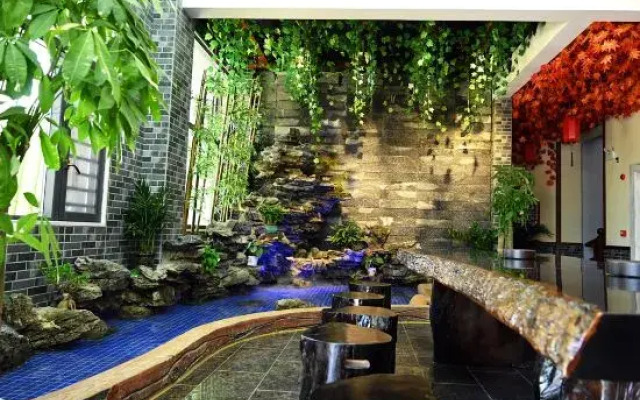 Yizhang Xinsheng Hot Spring Hotel