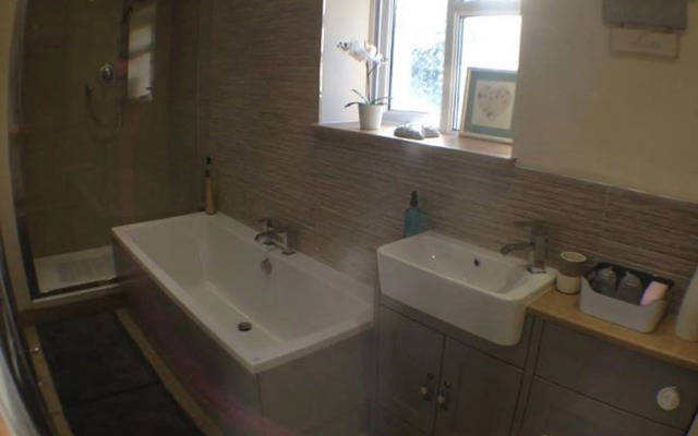 Deri-down Guest House