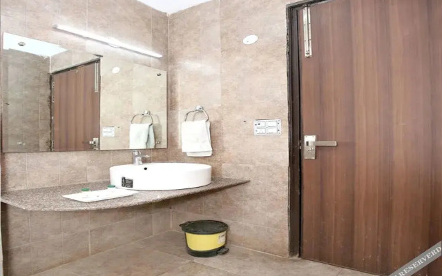 Majestic Crown by OYO Rooms