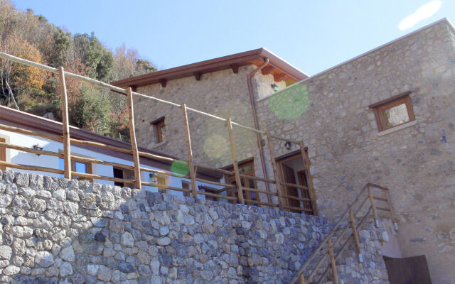Отель Agriturismo Orrido di Pino Аджерола вид на фасад
