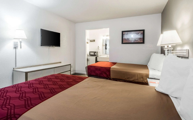Econo Lodge Dallas Airport North