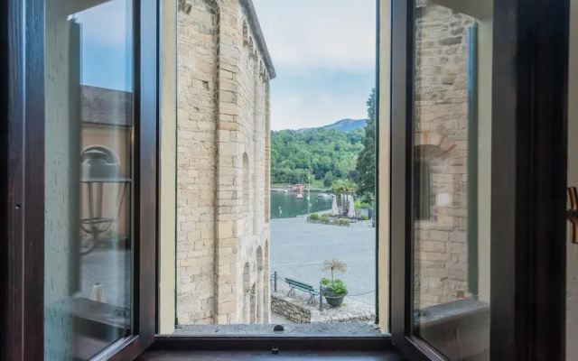Bell Tower Square by Rent all Como