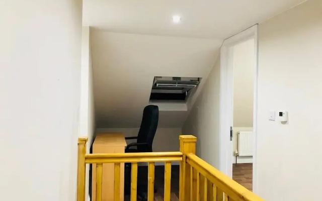 Small 3 Bed Flat Near Heathrow