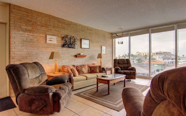 Channelview 218