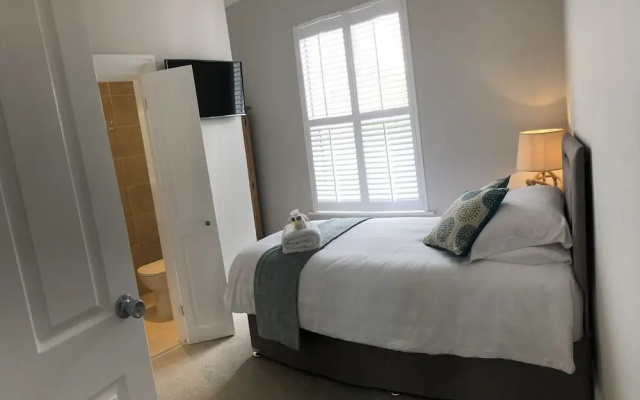 Treddolphin Guest House
