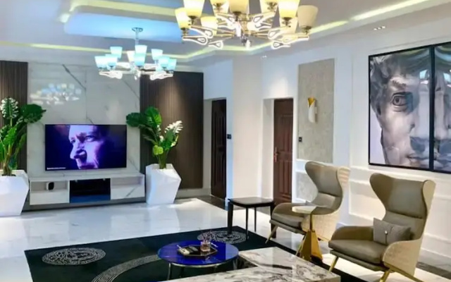 Sujimoto Residences - The AVEs
