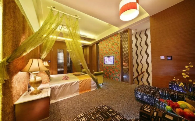 Shining Motel