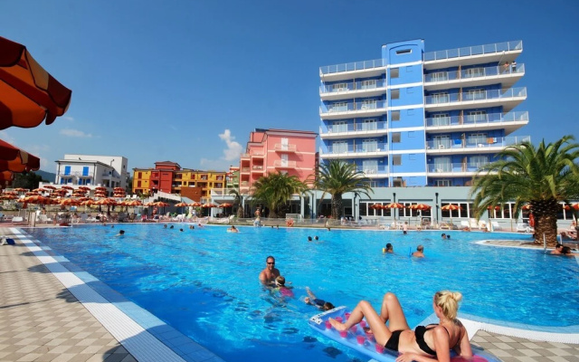 Well-kept apartment with air conditioning 1 km. from the sea