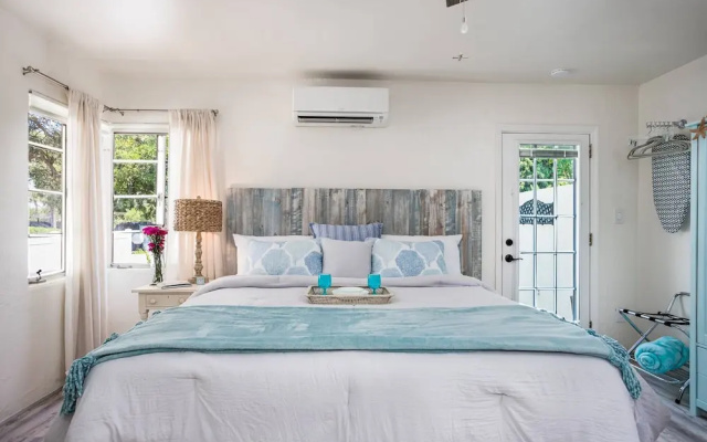 Pelican Gardens Studio 3 on Lido Key