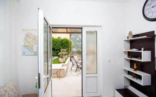 Apartment With Shared Pool in Pr anj Montenegro
