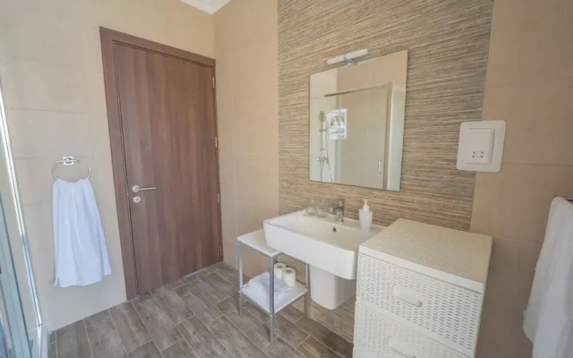 Chic Modern 1BR APT near Salina Bay