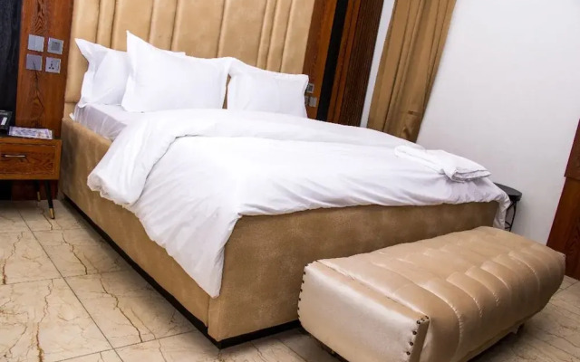 American Court Hotels