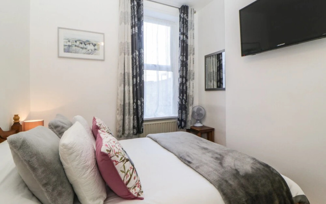 Hoe Apartment