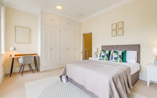 Belgravia - Charming Spacious 4 Bed Home for 9