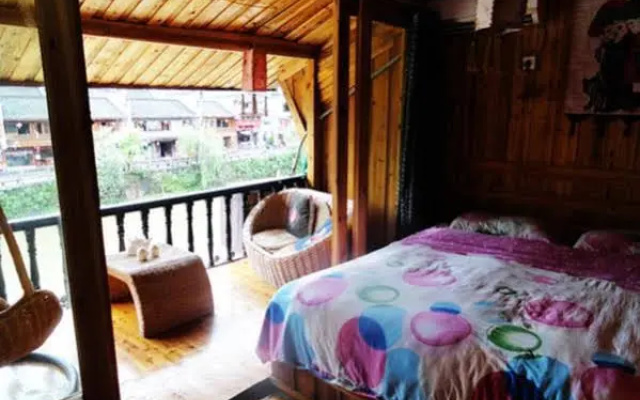 Fenghuang Renjia Stilted Building Chinese Inn