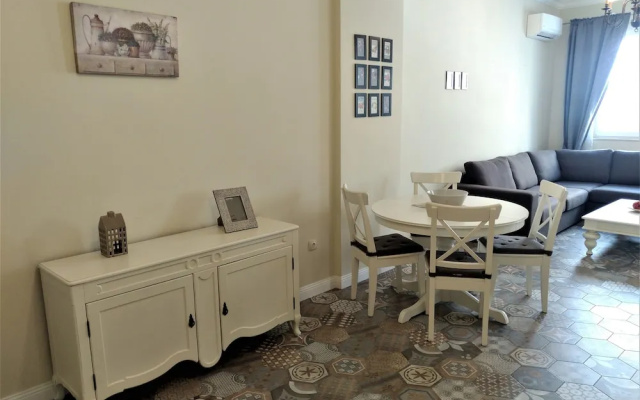 Baratero City Corner Apartments