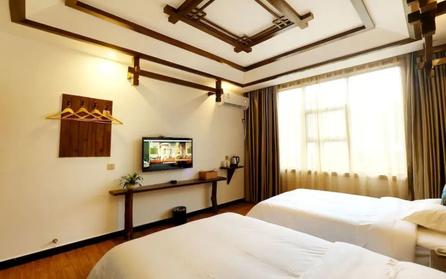 Memory of Xiangxi Humanities Theme Inn
