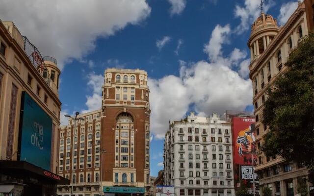 Отель Apartamento moderno junto a la Gran Vía вид на фасад