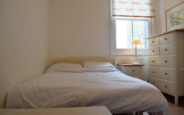 Victorian Flat In Homerton
