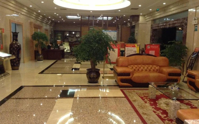 曲靖翠峰大酒店