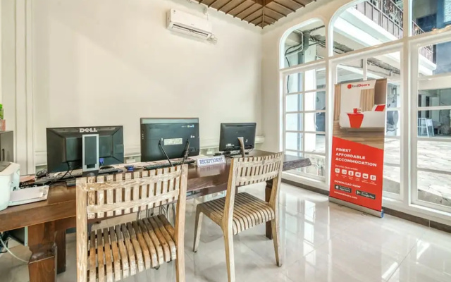 RedDoorz Plus near Akademi Kepolisian Semarang 3
