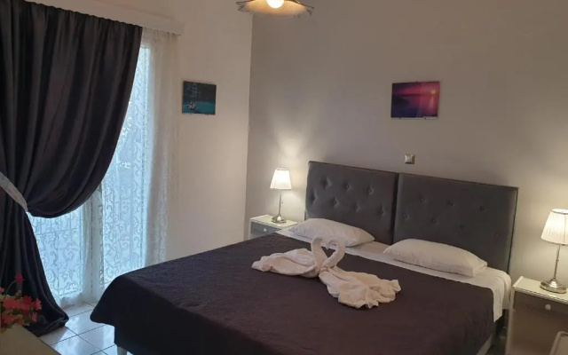 Makis Studios & Apartments