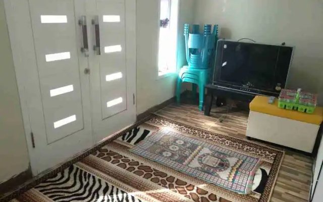 Comfy Room at Derisfa Home