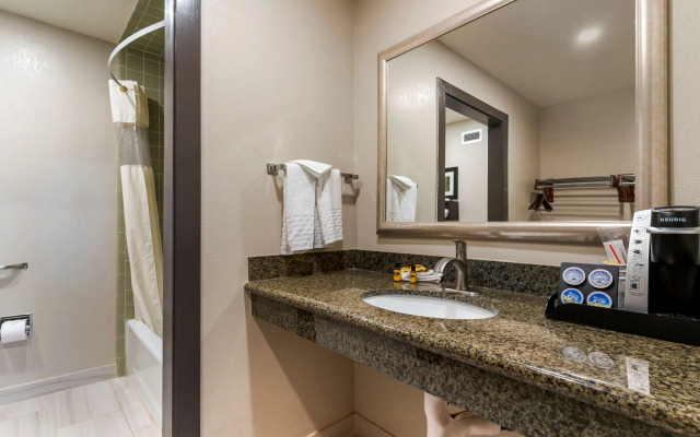 Best Western Plus Forest Park Inn
