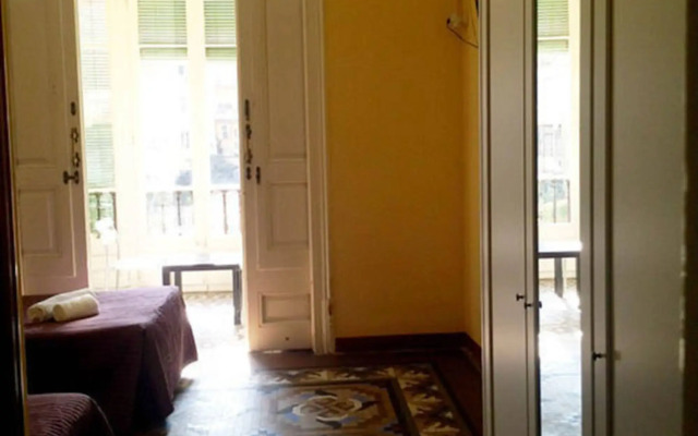 Hostal Balmes Centro