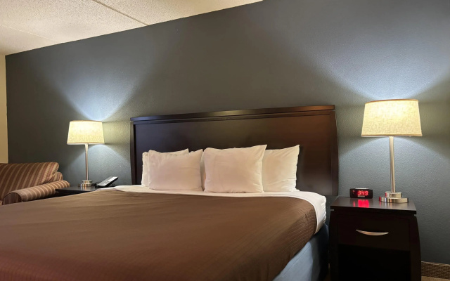 AmericInn by Wyndham Monmouth