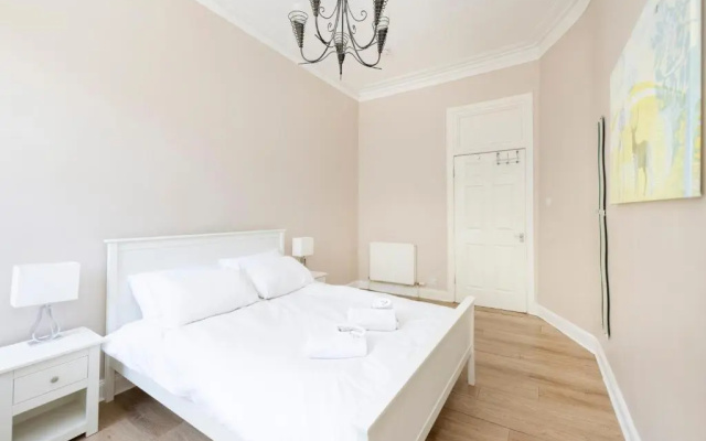 JOIVY Cosy 3bed Family Flat near Leith