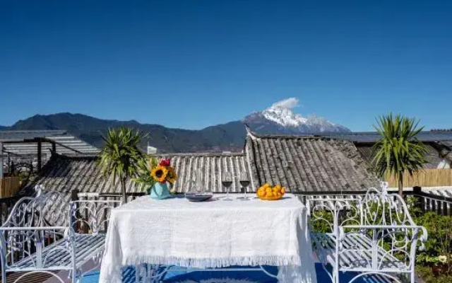 Yuxue Qingcheng Snowview Boutique Inn(御雪晴城·Starrysky日照金山观景美宿（丽江古城大水车店）)