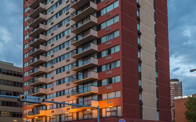 Отель Best Western Plus Suites Downtown Канада, Калгари - отзывы, цены и фото номеров - забронировать отель Best Western Plus Suites Downtown онлайн вид на фасад