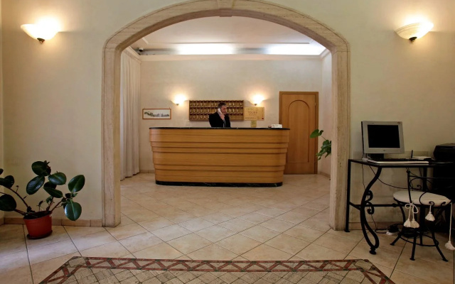 Hotel Embassy