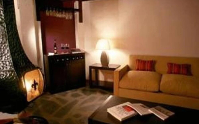 La Sirenuse Lake Suites