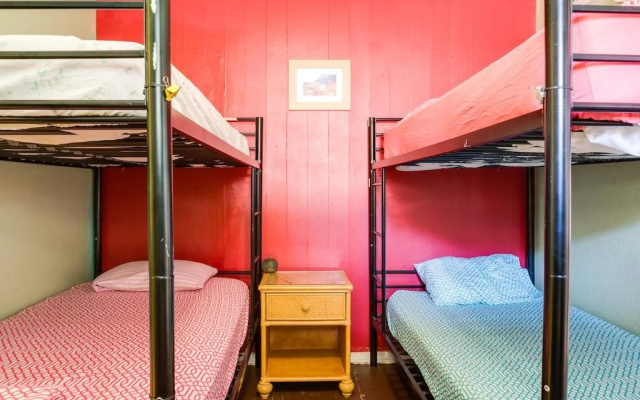Lahaina's Last Resort Hostel
