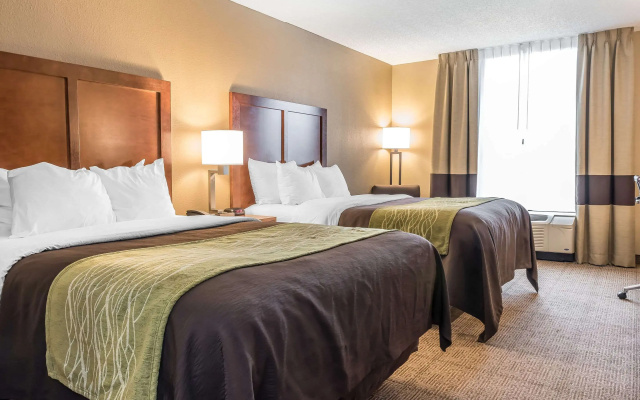 Comfort Inn & Suites Piqua-Near Troy-I75