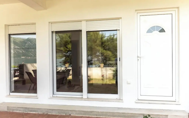 Waterfront Apartment Petrovina