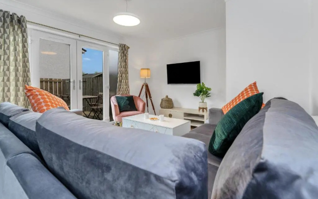 Cheerful Stays - Livingston - 4 Bedroom 3 Bath Home
