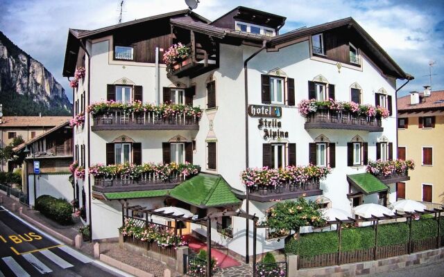 Hotel Stella Alpina Фай-делла-Паганелла вид на фасад