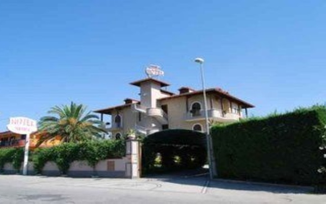 Ninfa Hotel Куальяно вид на фасад
