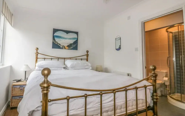 Apartment 1, Trearren