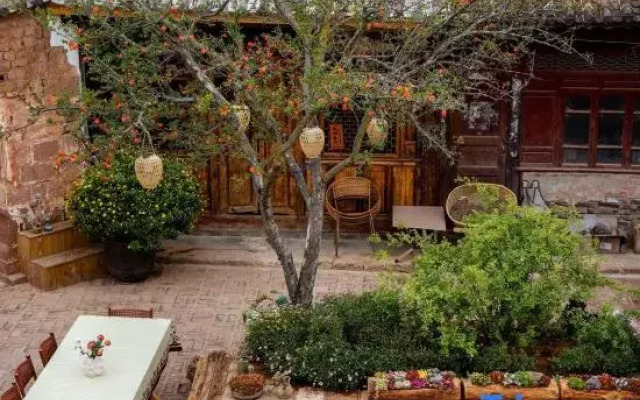 Twelve Gardens Beautiful Stay (Shaxi Ancient Town Scenic Area Branch)