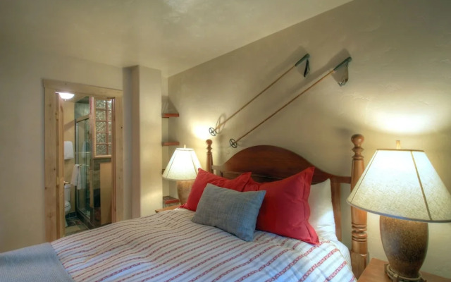 127 Ridgepoint 3 Bedroom Townhouse by RedAwning