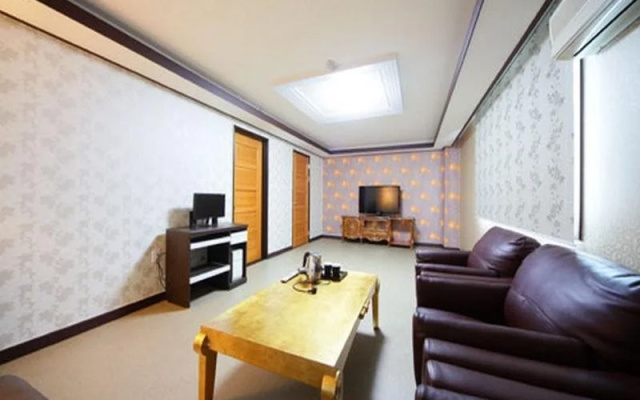 Royal Tourist Hotel