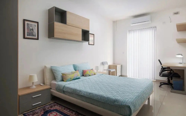 Luxury 3 BR Apartment - heart of Sliema